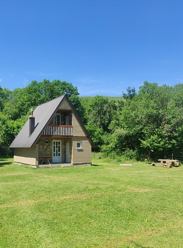 Cottage Bellis Poscenje Exterior foto