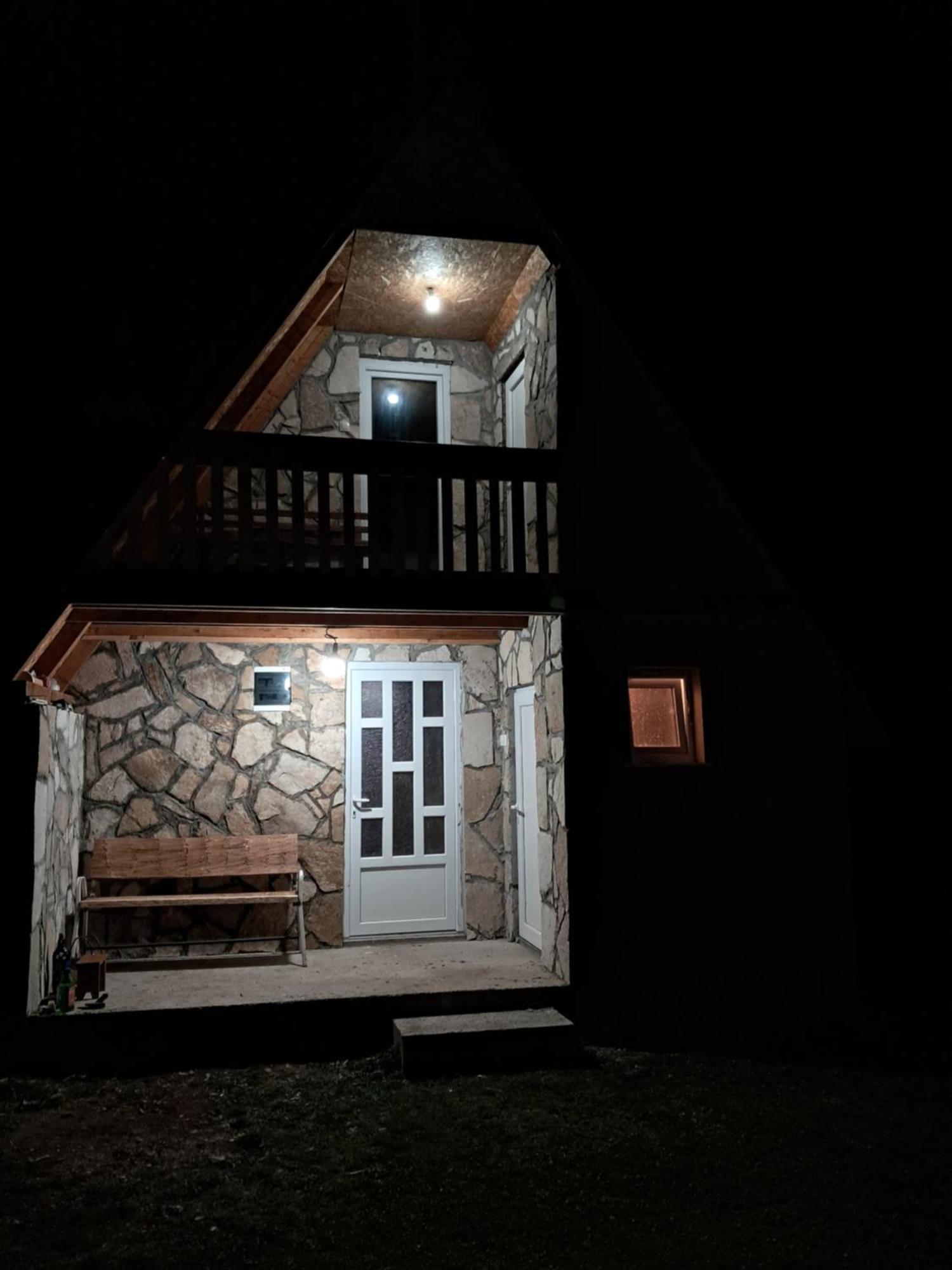 Cottage Bellis Poscenje Exterior foto